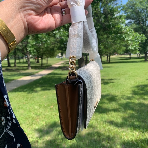 SALE ⬇️⬇️⬇️   BNWT MICHAEL KORS MEDIUM CHAIN WALLET CROSSBODY - Picture 3 of 7